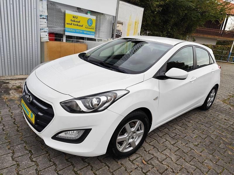 Weiß Gebraucht 2016 Hyundai i30 Limousine | 8.999 € (Fairer Preis) - Bild 1/4
