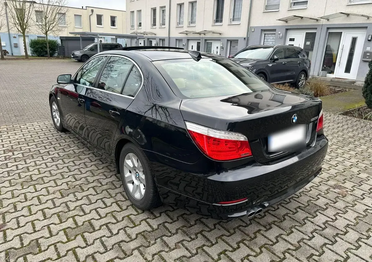 Gebraucht BMW 523 Efficient Dynamics 190 PS (139 kW) 2009 Schwarz Limousine