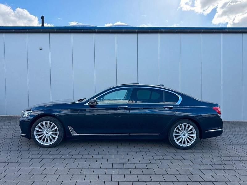 Gebraucht BMW 740 320 PS (235 kW) 2018 Blau Limousine