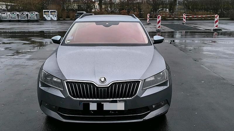Gebraucht Skoda Superb 150 PS (110 kW) 2015 Grau Kombi
