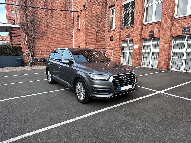 Grau Gebraucht 2017 Audi Q7 Ambiente SUV | 32.000 € (Fairer Preis) - Bild 1/4