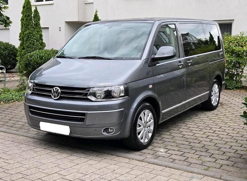 Grau Gebraucht 2011 VW Multivan Team Van / Kleinbus | 12.990 € (Superpreis) - Bild 1/4