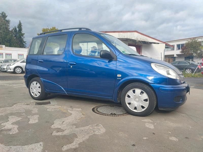 Gebraucht Toyota Yaris Verso 84 PS (61 kW) 2004 Blau Van / Kleinbus