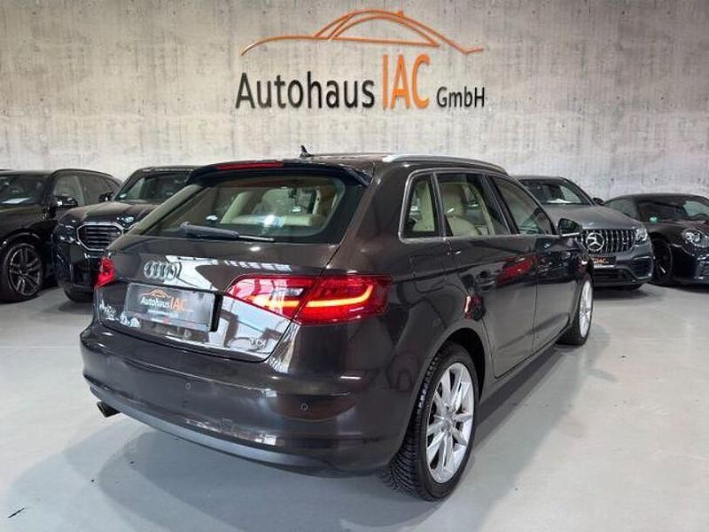 Gebraucht Audi A3 Ambiente 105 PS (77 kW) 2014 Braun Limousine