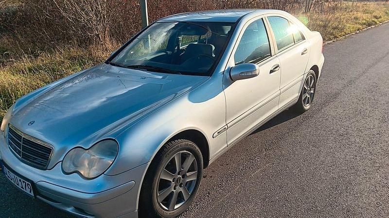 Silber Gebraucht 2003 Mercedes C180 Elegance Limousine | 5.300 € (Teuer) - Bild 1/4