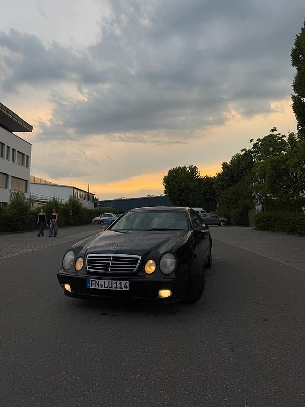 Schwarz Gebraucht 1999 Mercedes CLK200 Coupé | 900 € - Bild 1/4