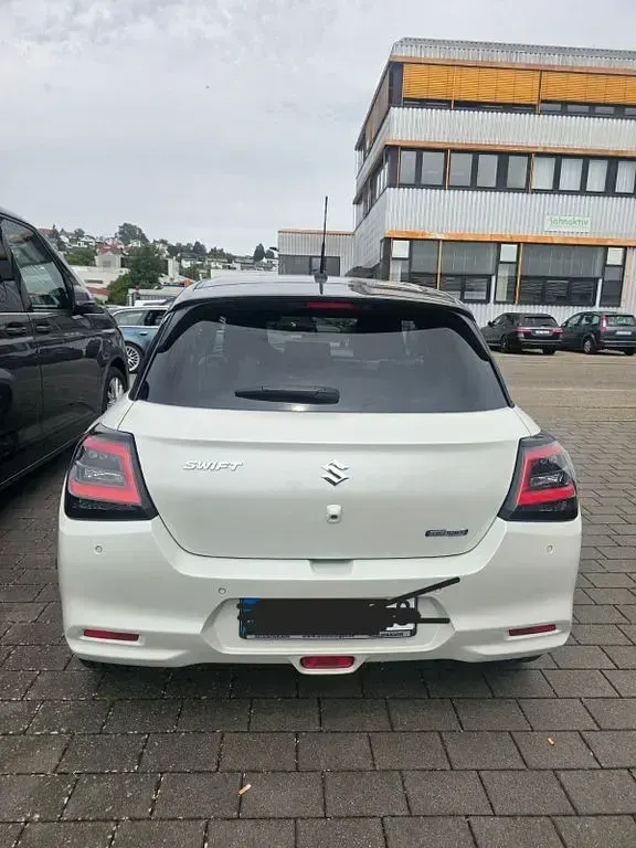 Gebraucht Suzuki Swift Comfort+ 83 PS (61 kW) 2024 Weiß Kleinwagen