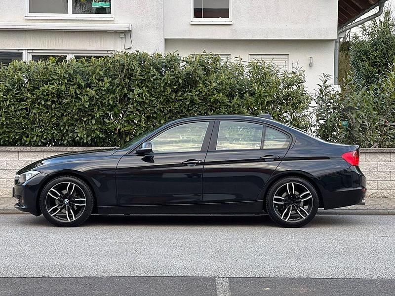 Gebraucht BMW 320 163 PS (119 kW) 2014 Schwarz Limousine