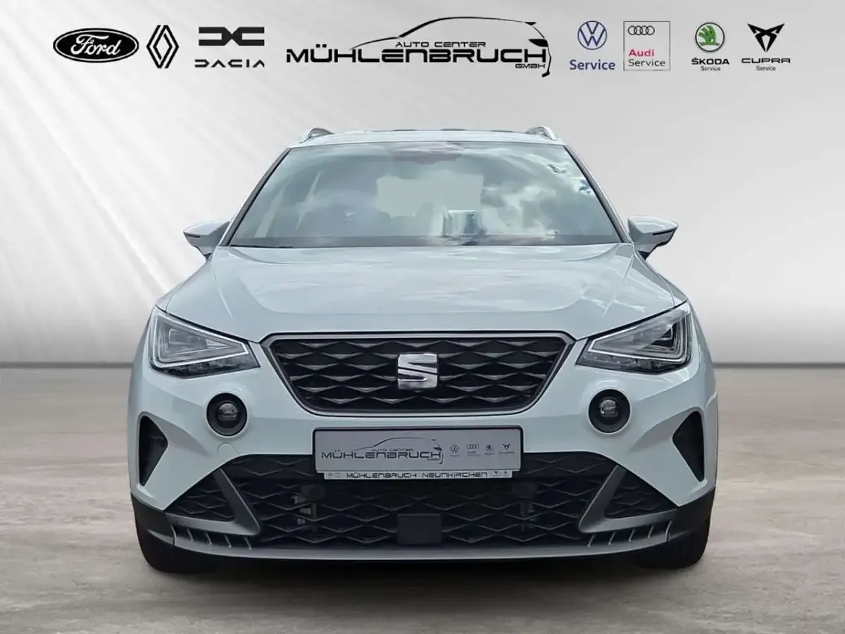 Gebraucht Seat Arona FR 110 PS (80 kW) 2024 Nevada weiss metallic / dach magnetic gr (metallic) SUV