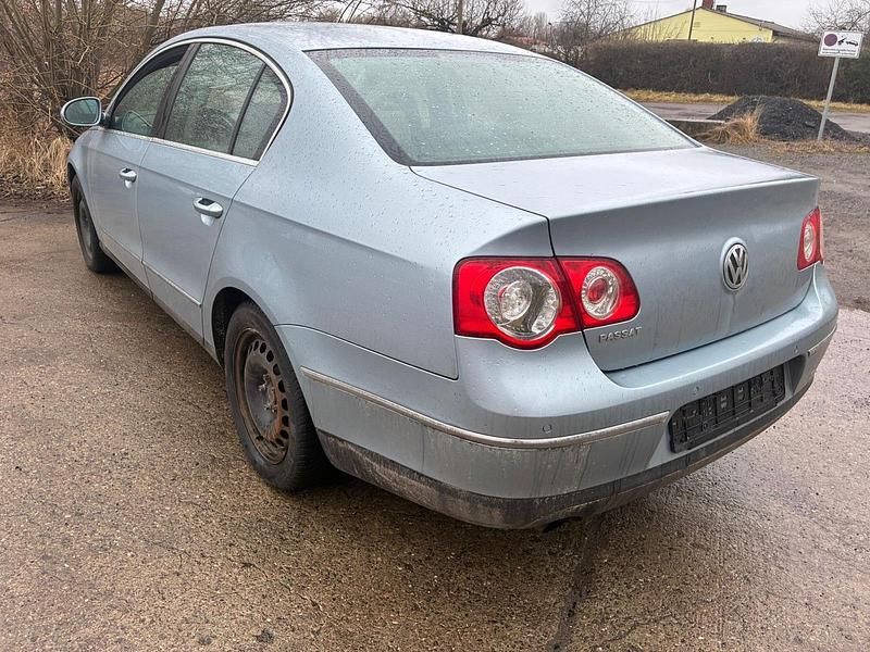 Gebraucht VW Passat 116 PS (85 kW) 2006 Blau Limousine