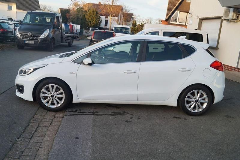 Gebraucht Kia Ceed DREAM-TEAM Edition 135 PS (99 kW) 2018 Weiß Kleinwagen