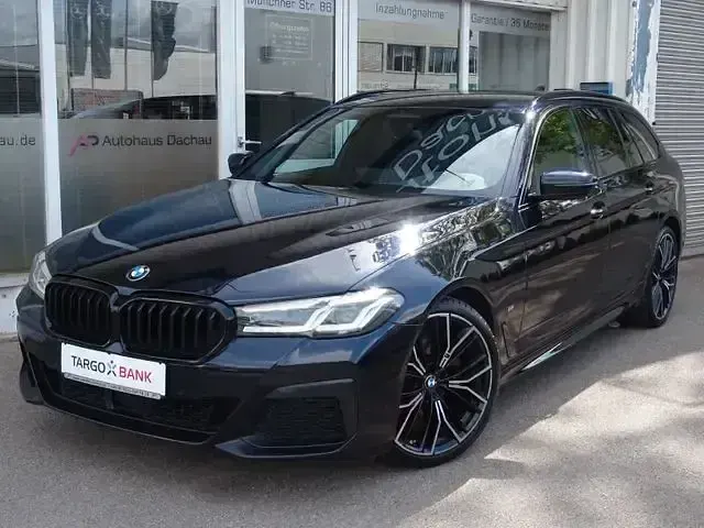 Gebraucht BMW 520 M Sport 190 PS (139 kW) 2023 Schwarz Kombi