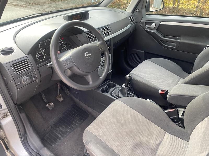 Gebraucht Opel Meriva 87 PS (63 kW) 2004 Silber Van / Kleinbus
