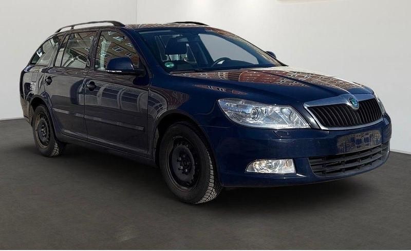 Gebraucht Skoda Octavia Ambiente 105 PS (77 kW) 2011 Blau Kombi