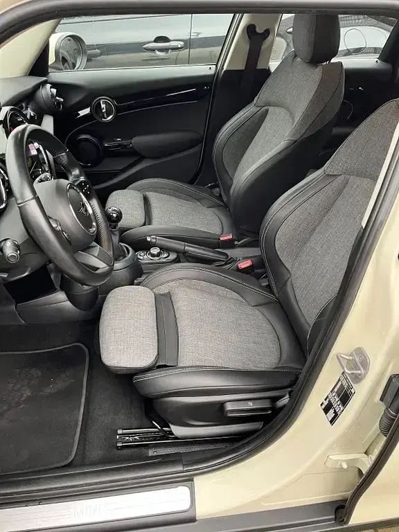 Gebraucht Mini ONE Classic 102 PS (75 kW) 2022 Weiß Kleinwagen