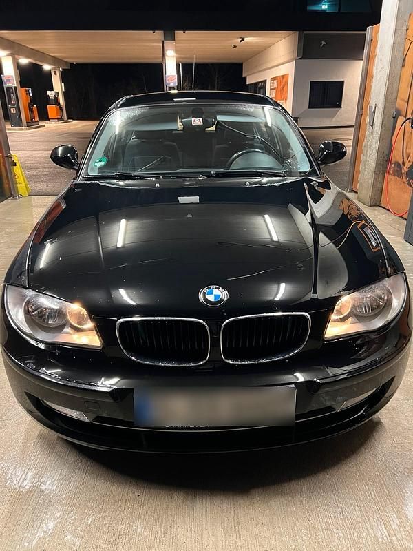 Gebraucht BMW 118 143 PS (105 kW) 2011 Schwarz Kleinwagen