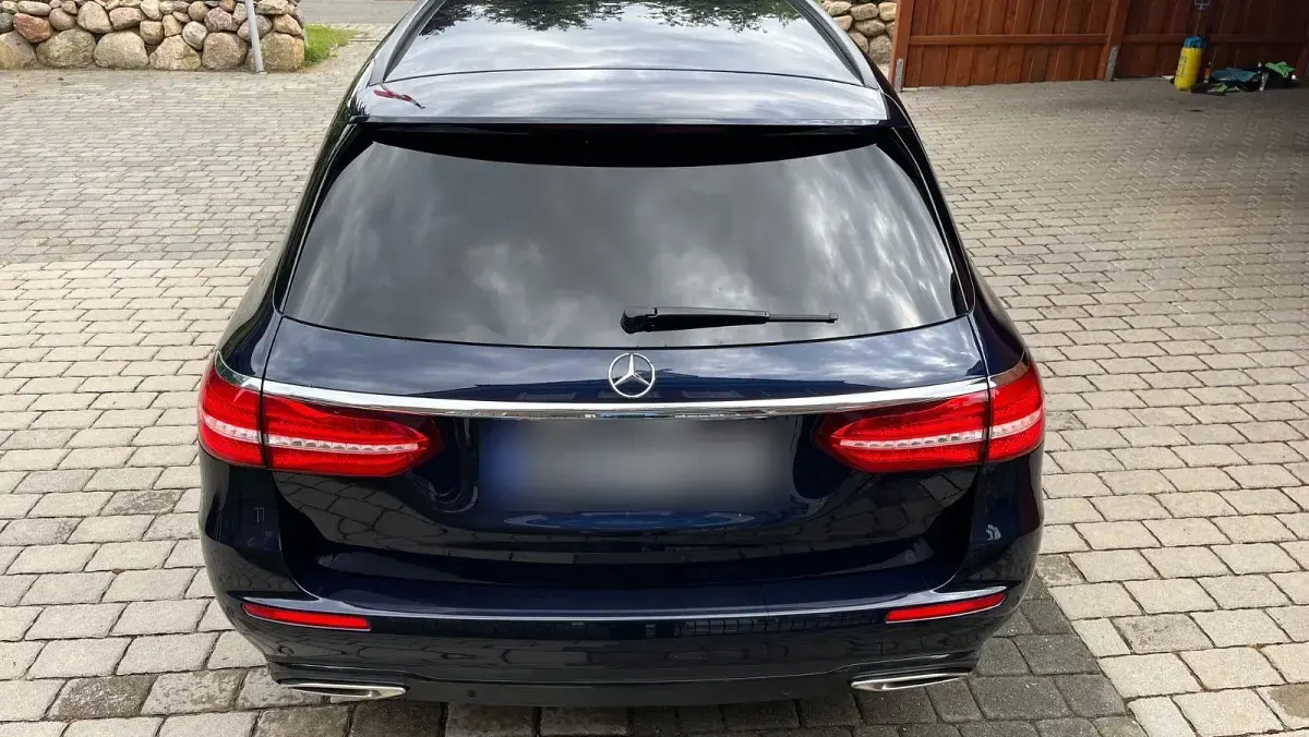 Gebraucht Mercedes E200 Avantgarde 184 PS (135 kW) 2017 Blau Limousine