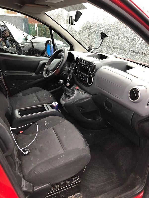 Gebraucht Citroën Berlingo Attraction 75 PS (55 kW) 2011 Rot Van / Kleinbus