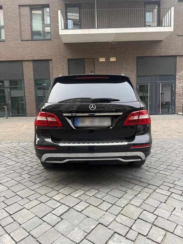 Gebraucht Mercedes ML250 203 PS (149 kW) 2012 Schwarz SUV
