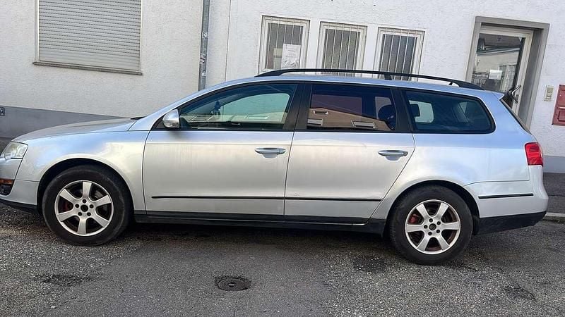 Silber Gebraucht 2010 VW Passat Trendline Limousine | 2.600 € (Superpreis) - Bild 1/4