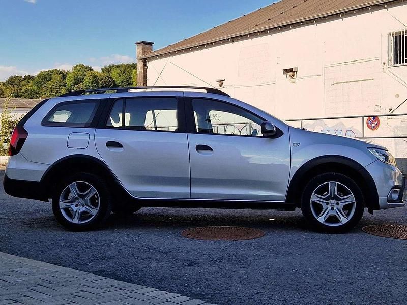 Gebraucht Dacia Logan Stepway 90 PS (66 kW) 2019 Silbermetallic (metallic) Kombi