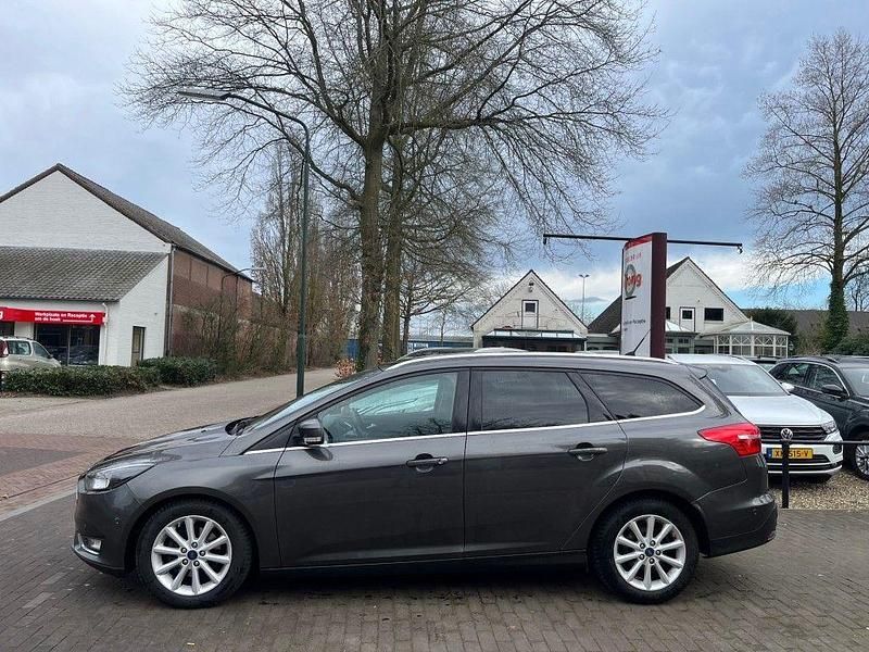 Używany Ford Focus Titanium 120 KM (88 kW) 2016 Szary Kombi
