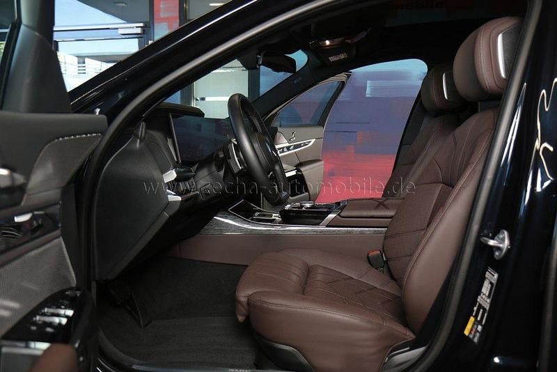 Gebraucht BMW 750e Performance 489 PS (359 kW) 2023 Schwarz Limousine