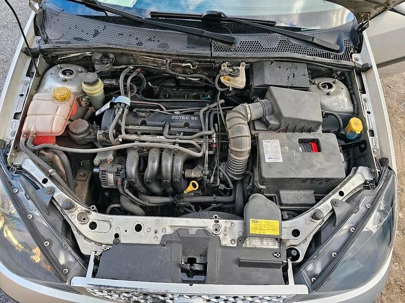 Gebraucht Ford Focus 100 PS (73 kW) 2003 Silber Kombi