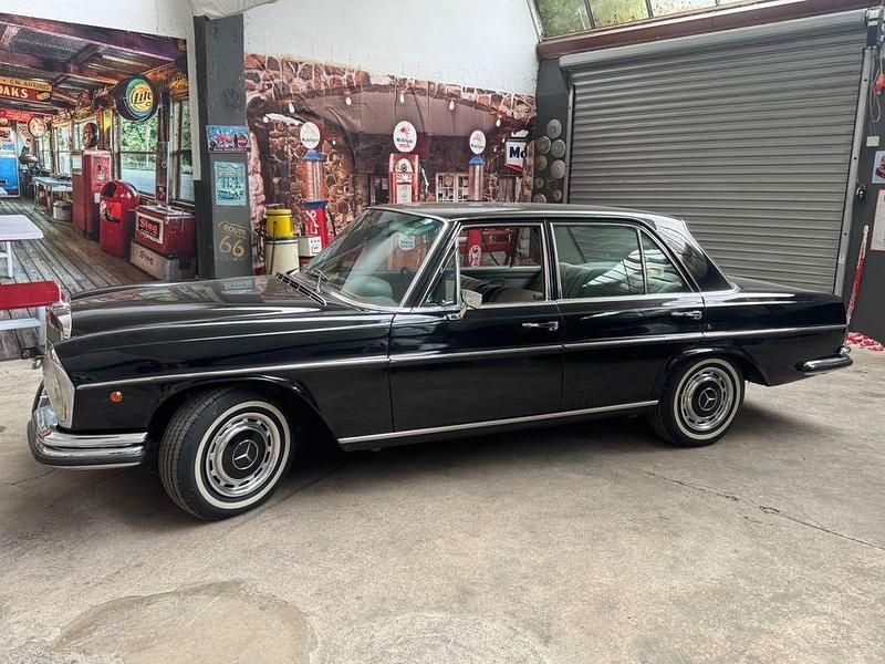 Schwarz Gebraucht 1967 Mercedes W108 SE Limousine | 14.444 € - Bild 1/4