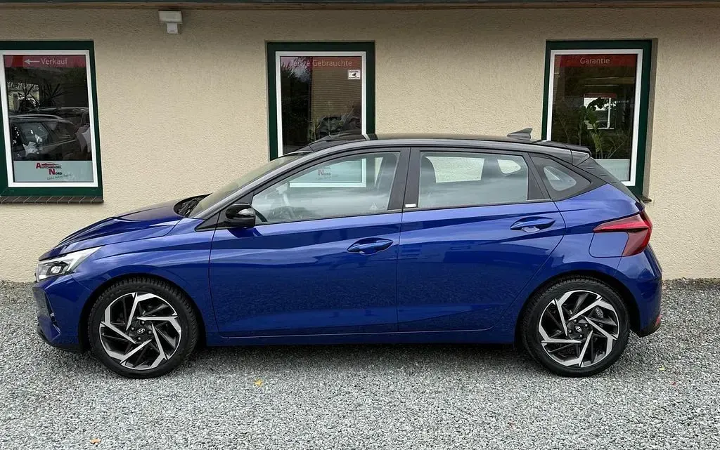 Gebraucht Hyundai i20 Intro Edition 101 PS (74 kW) 2020 Blau Kleinwagen