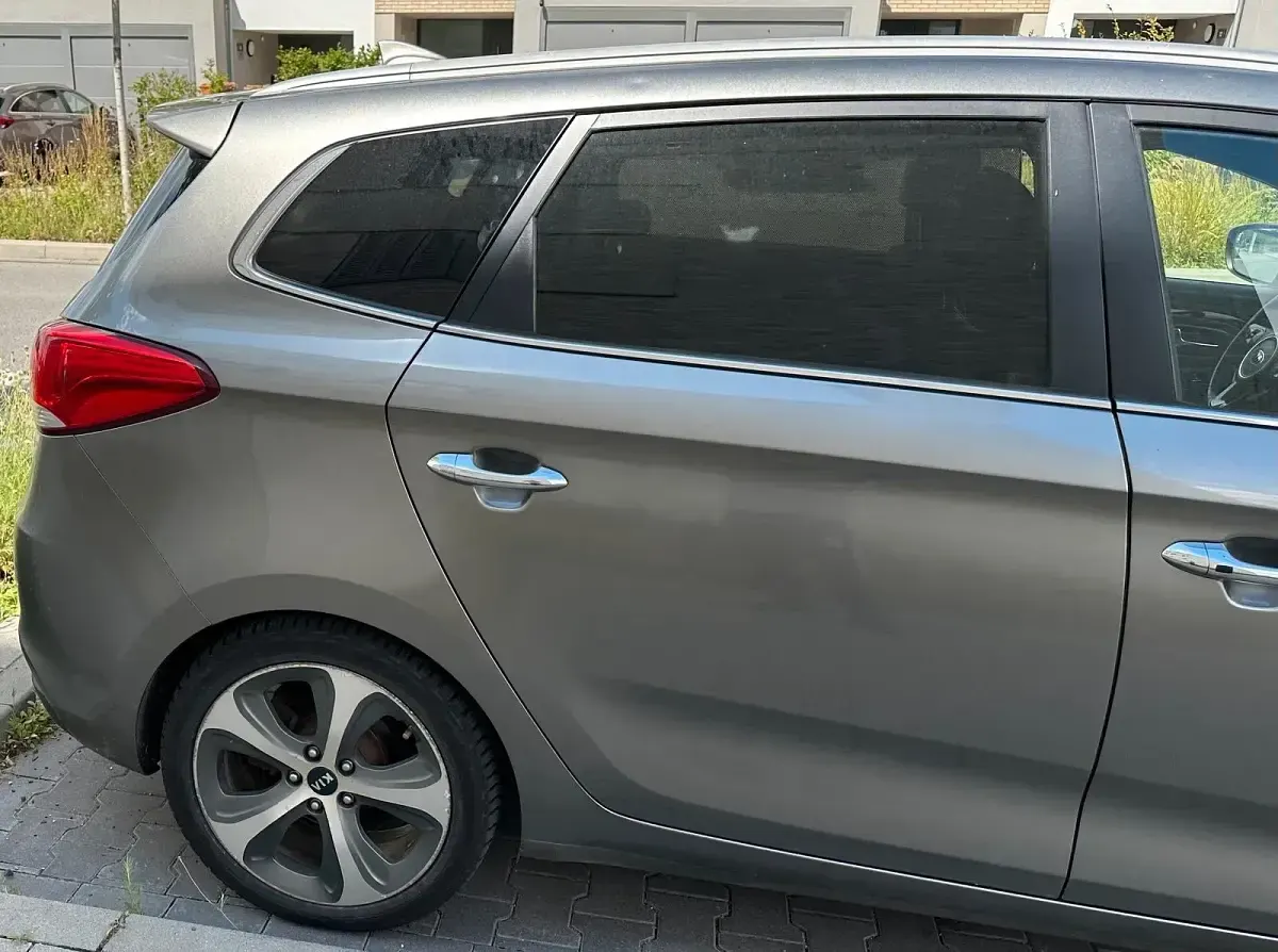 Gebraucht Kia Carens 141 PS (103 kW) 2016 Braun Van / Kleinbus