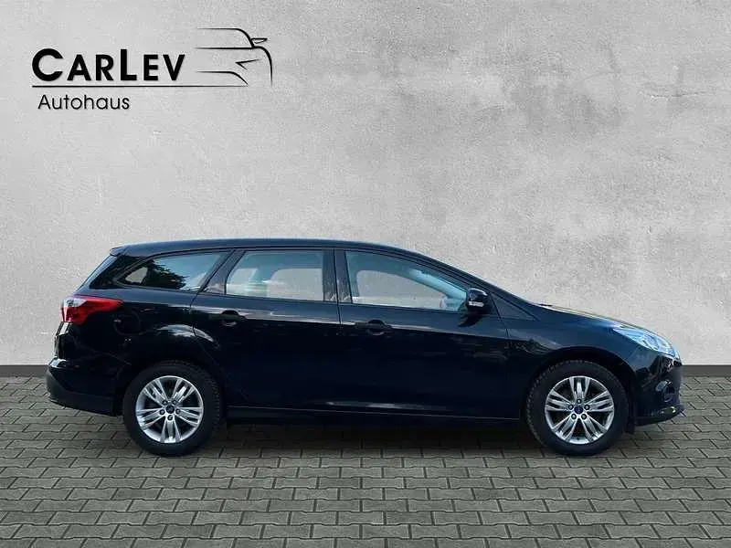 Gebraucht Ford Focus Ambiente 101 PS (74 kW) 2013 Schwarz Kombi