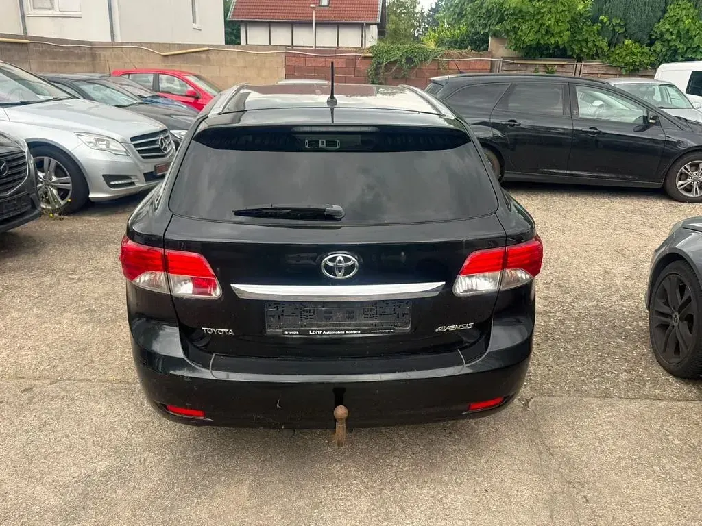 Gebraucht Toyota Avensis Life 147 PS (108 kW) 2013 Schwarz Kombi