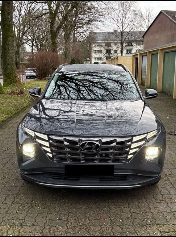 Grau Gebraucht 2023 Hyundai Tucson Trend SUV | 27.999 € (Guter Preis) - Bild 1/4