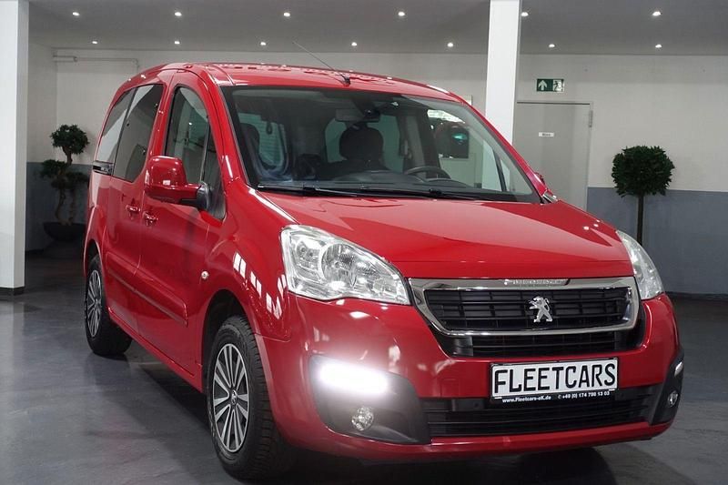 Gebraucht Peugeot TePee Active 110 PS (80 kW) 2017 Rot Kombi