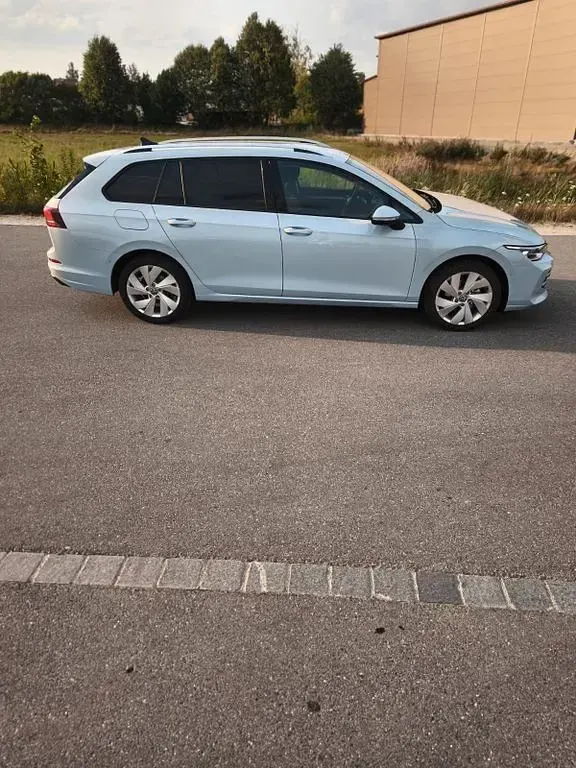 Gebraucht VW Golf VIII 150 PS (110 kW) 2025 Blau Kombi