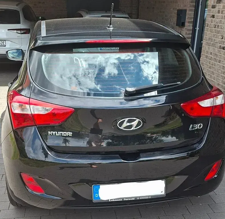 Gebraucht Hyundai i30 Classic 99 PS (72 kW) 2013 Schwarz Limousine