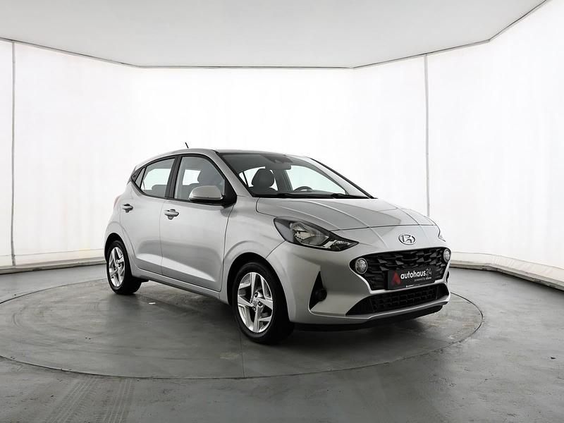 Silber Gebraucht 2021 Hyundai i10 Trend Kleinwagen | 12.170 € (Fairer Preis) - Bild 1/4