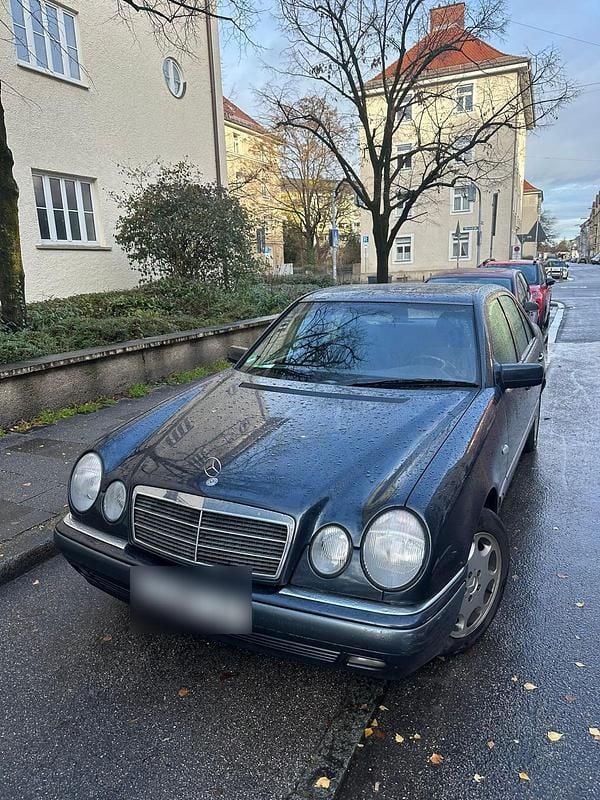 Second-hand Mercedes E320 220 CP (161 kW) 1995 Albastru Berlinǎ