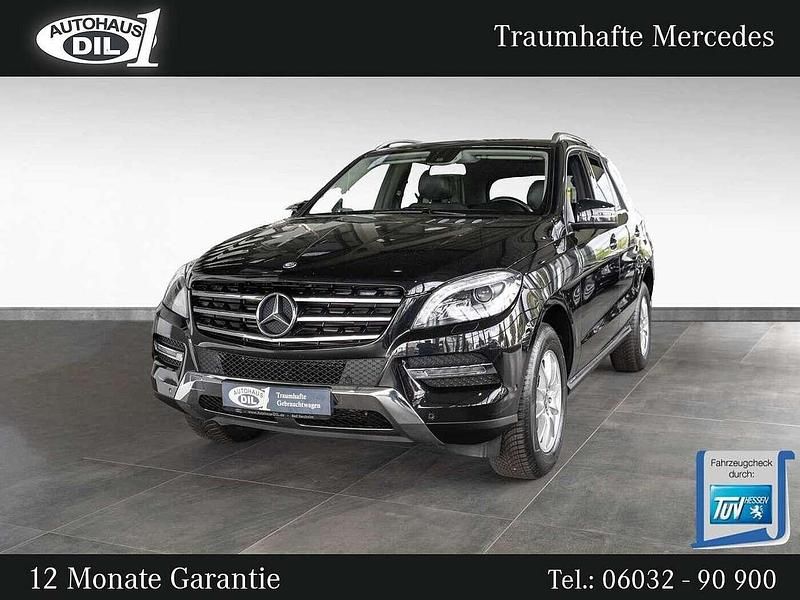 Schwarz (obsidianschwarz metalliclack) Gebraucht 2015 Mercedes ML250 SUV | 28.850 € (Teuer) - Bild 1/3