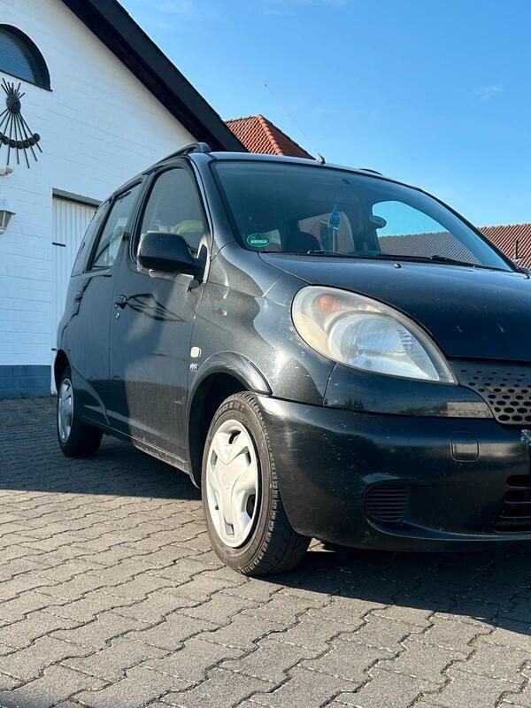 Schwarz Gebraucht 2001 Toyota Yaris Kombi | 2.000 € (Guter Preis) - Bild 1/4