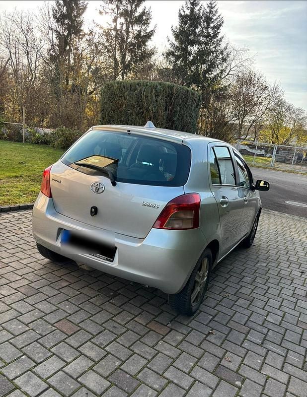 Gebraucht Toyota Yaris Executive 87 PS (63 kW) 2007 Grau Kleinwagen