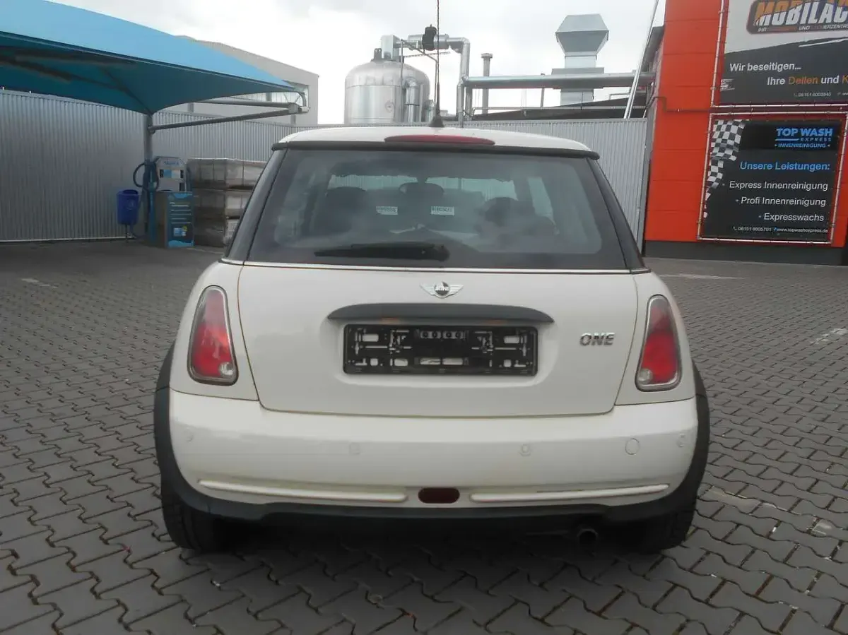 Gebraucht Mini ONE 90 PS (66 kW) 2005 Pepper white Kleinwagen
