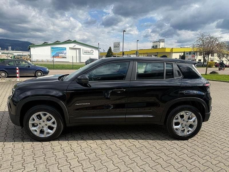 Neu Jeep Avenger Altitude 101 PS (74 kW) 2025 Schwarz SUV