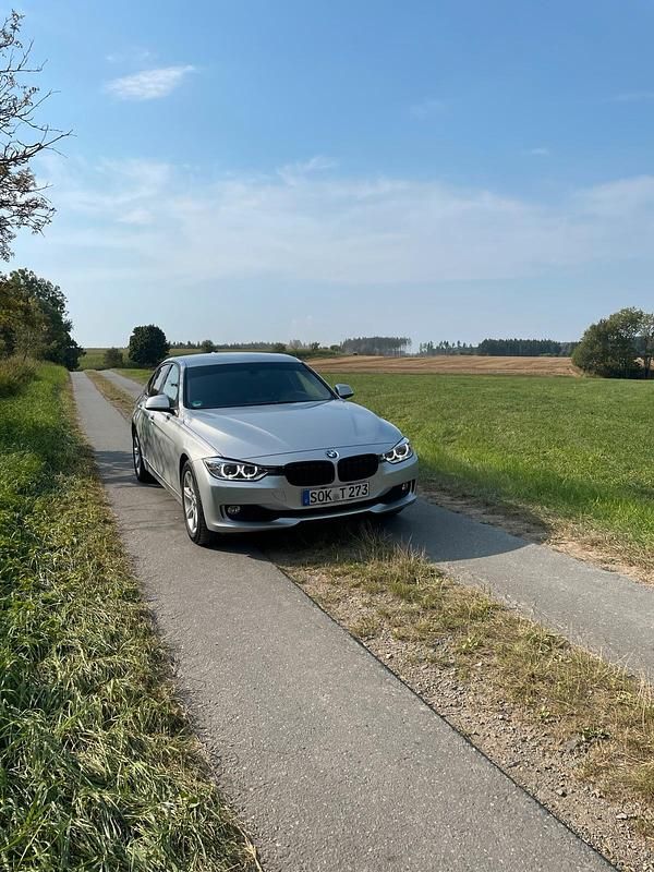 Silber Gebraucht 2012 BMW 328 Limousine | 9.900 € - Bild 1/4