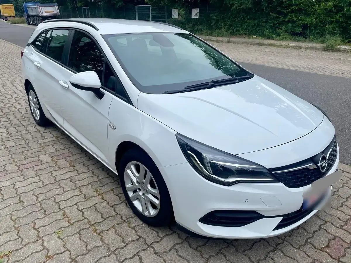 Gebraucht Opel Astra Edition 105 PS (77 kW) 2020 Weiß Kombi