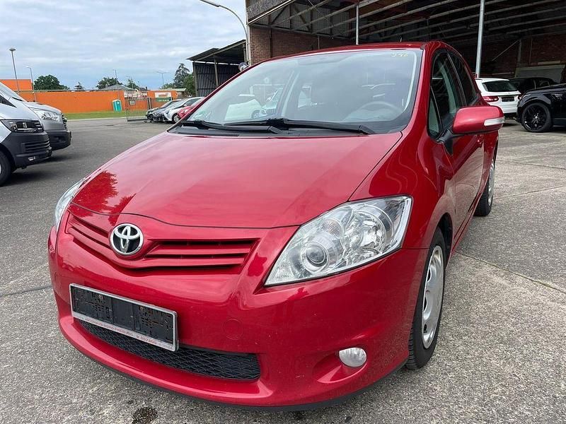 Rot Gebraucht 2012 Toyota Auris Travel Limousine | 3.999 € (Fairer Preis) - Bild 1/4