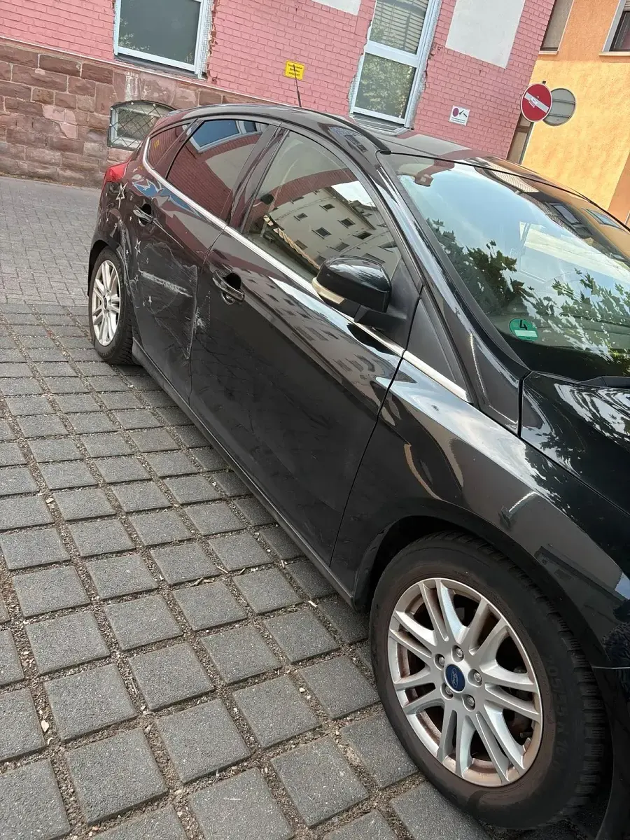 Gebraucht Ford Focus 125 PS (91 kW) 2013 Schwarz Limousine
