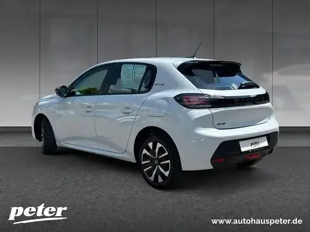Gebraucht Peugeot 208 Style 101 PS (74 kW) 2025 Met. okenit weiß Kleinwagen