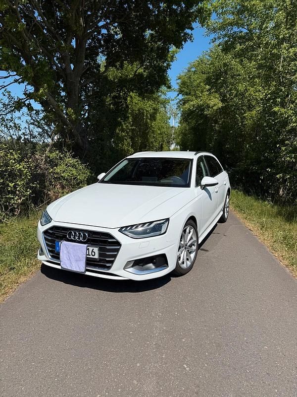 Weiß Gebraucht 2019 Audi A4 Ambiente Kombi | 19.299 € (Fairer Preis) - Bild 1/4
